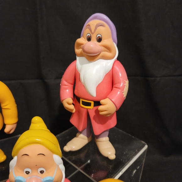 Vintage DISNEY Snow White 7 Dwarfs Rubber Figure 5"- 7" Posable Sleepy Dopey Doc - Picture 5 of 16